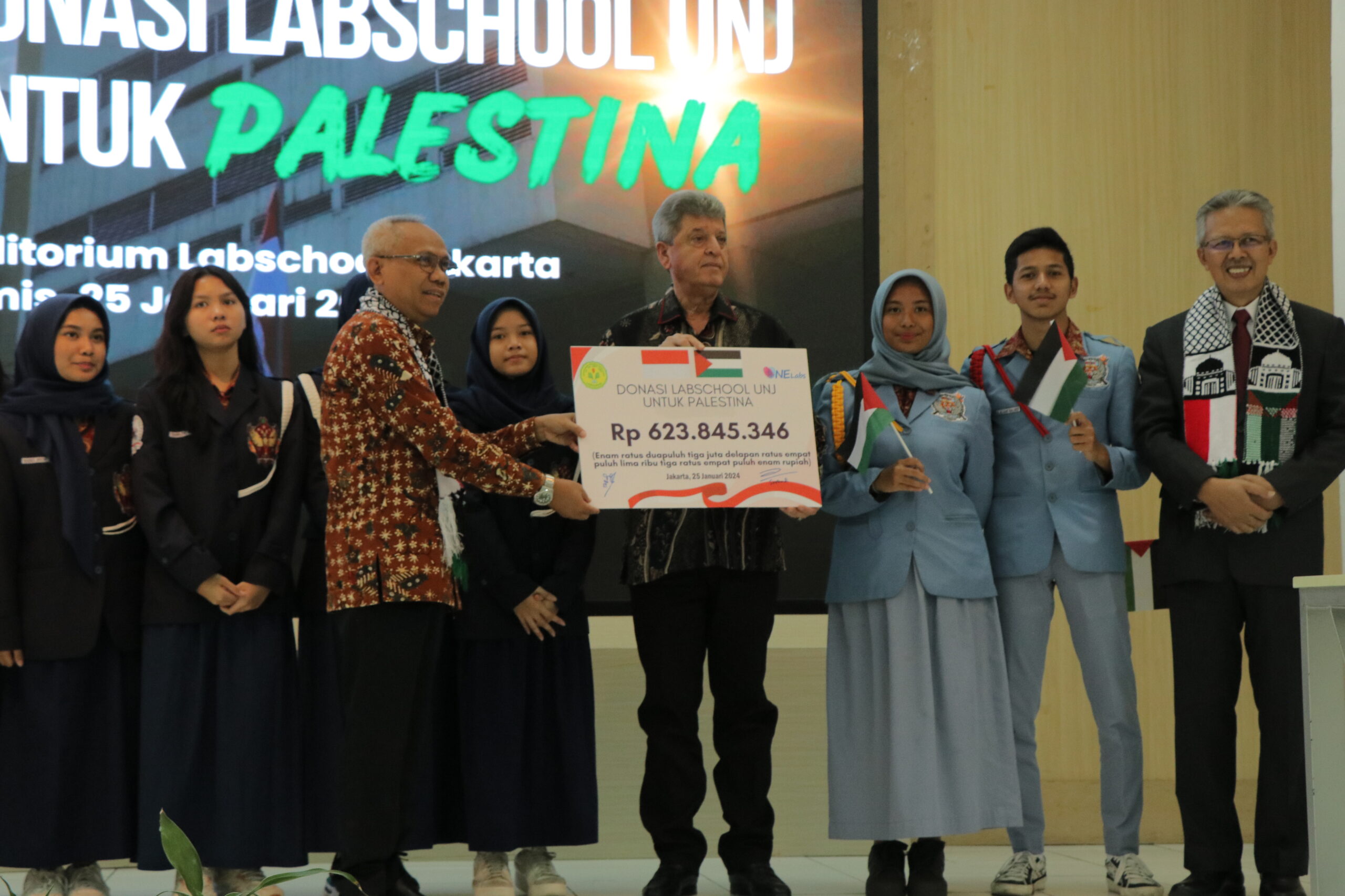 Read more about the article Labschool UNJ Menyalurkan Semangat Kemanusiaan: Sumbangkan Rp. 623.845.346 untuk Palestina melalui Inisiatif Labschool Peduli