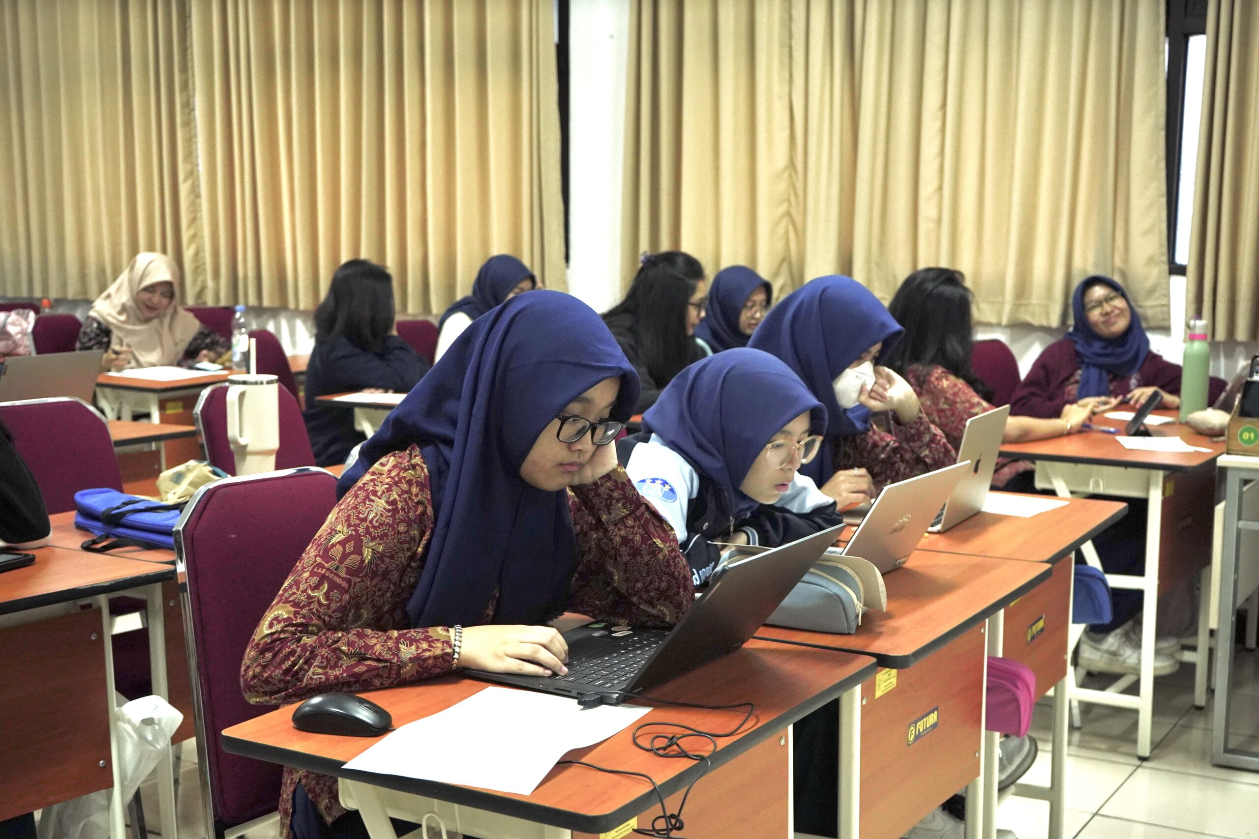 Read more about the article Praktik Baik: Meningkatkan Hasil Belajar Informatika Melalui Quizziz di SMP Labschool Jakarta