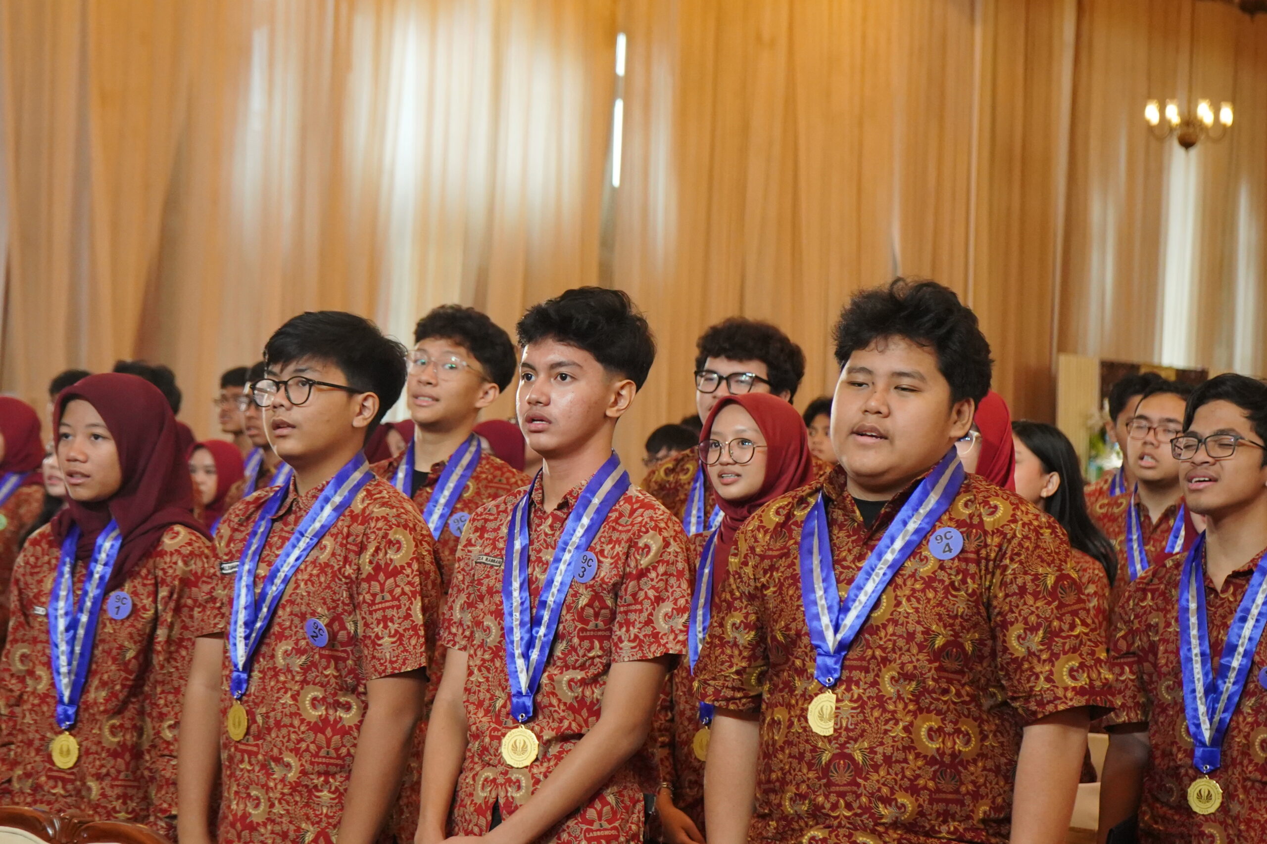 Read more about the article Pelepasan Angkatan 31 SMP Labschool Jakarta Bertabur Prestasi