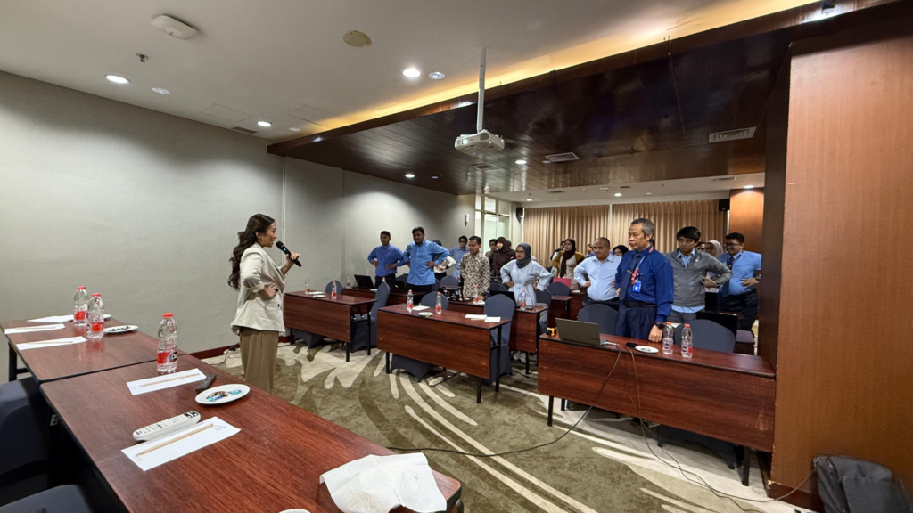 Materi public speaking oleh Melanie Putria