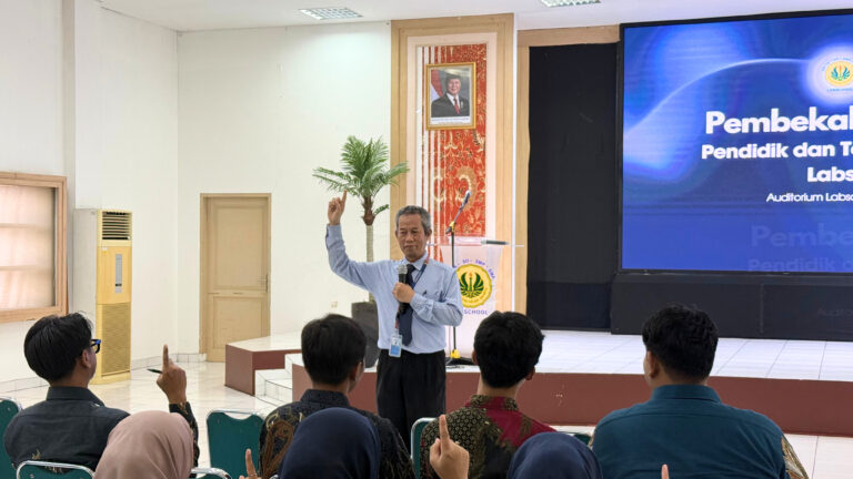 Pembekalan pendidik dan tendik Labschool UNJ