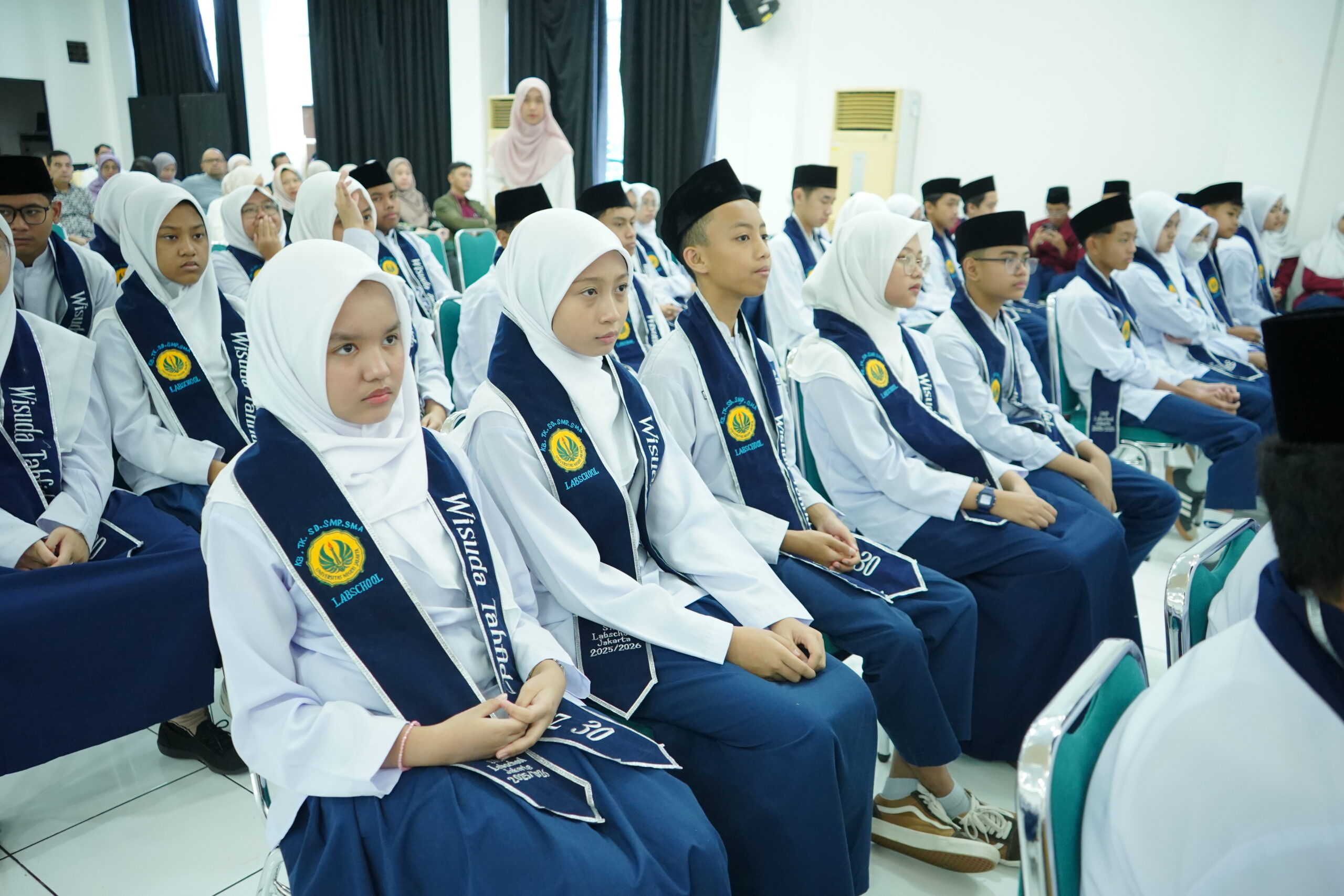 Read more about the article Wisuda Tahfidz Juz 30 Wujudkan Generasi Unggul SMP Labschool Jakarta Bersama Al-Qur’an