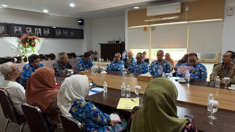 Pelepasan Purnabakti Labschool UNJ 2026