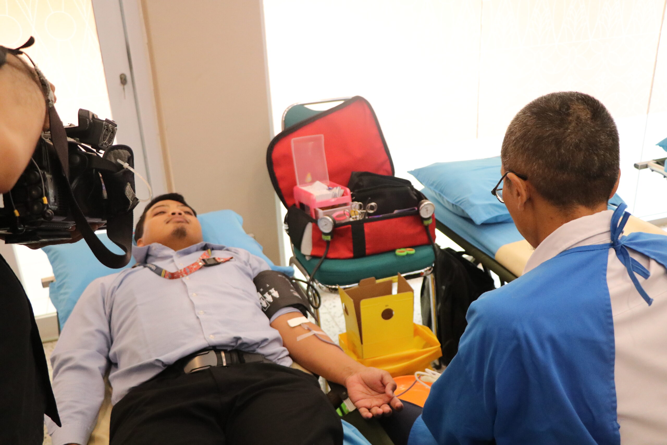 Read more about the article Kolaborasi POMG SMP dan SMA Labschool Jakarta Melalui Donor Darah, Perkuat Keberanian dan Kepedulian di Lingkungan Labschool UNJ