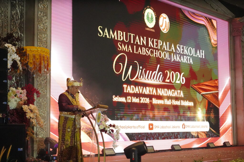 Sebanyak 278 calon Wisudawan/wati SMA Labschool Jakarta diwisuda pada Selasa, 12 Mei 2026 di Birawa Ballroom Hotel Bidakara. Angkatan Tadavarya Nadagata mempunyai arti para pemimpin berjiwa penggerak yang berprestasi, berkontribusi positif, serta memiliki kepribadian yang tidak mudah dihancurkan.