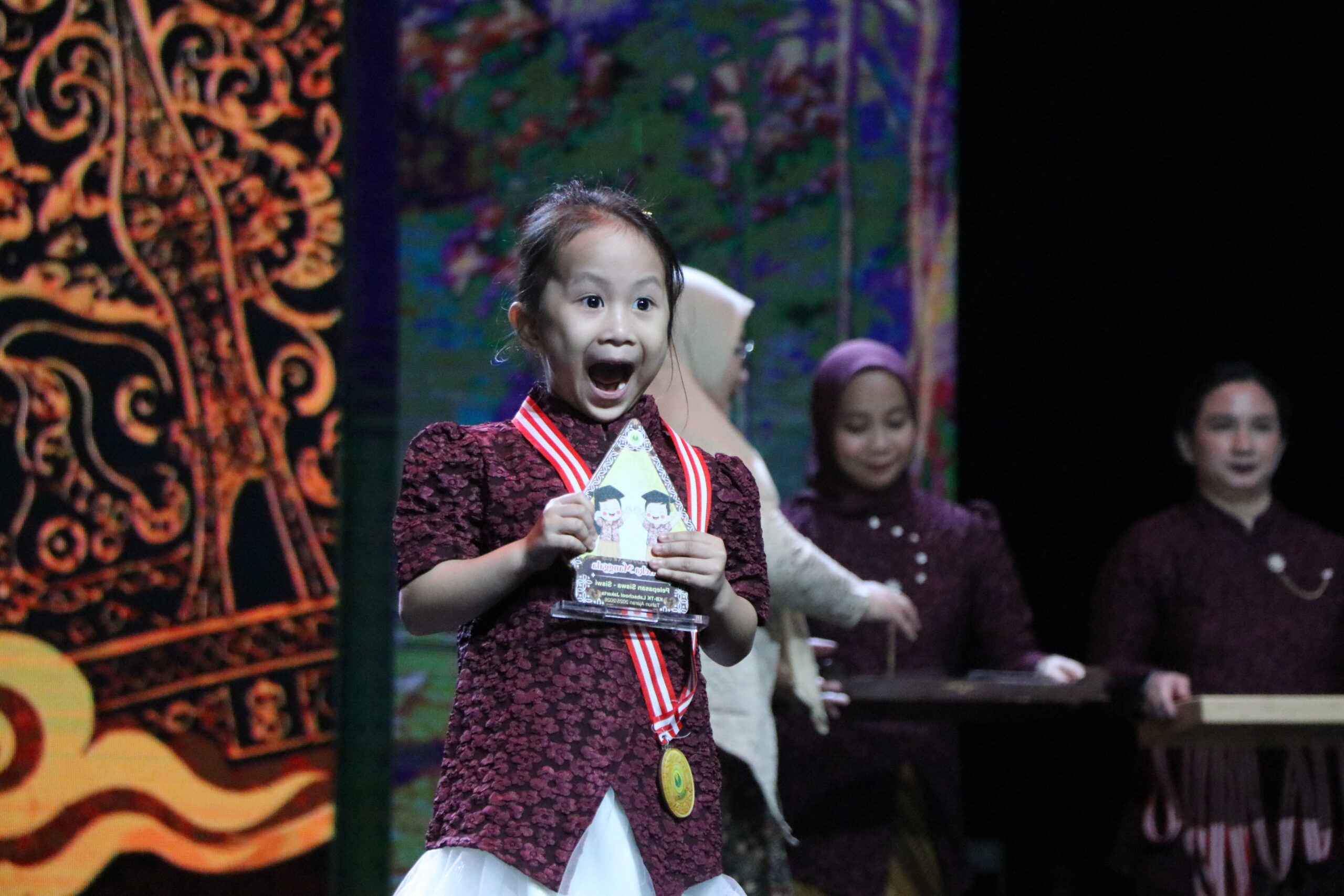 Read more about the article Gemakan Tema Manggala Majapahit, KB-TK Labschool Jakarta Gelar Pelepasan dan Pagelaran Seni 2026