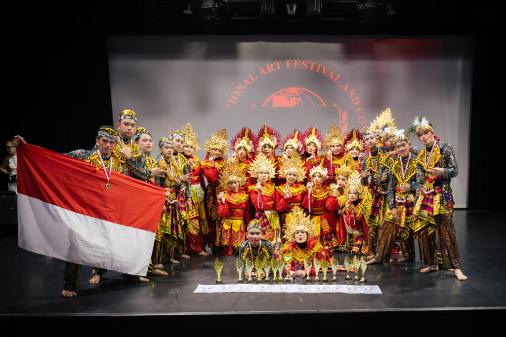 38th International Competition and Festival of Folklore, Dance and Music: Etoiles de Paris