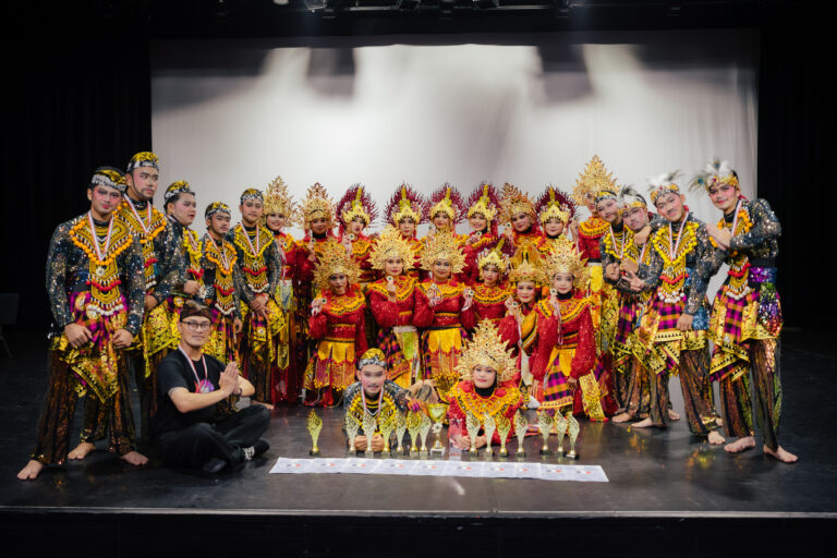 38th International Competition and Festival of Folklore, Dance and Music: Etoiles de Paris