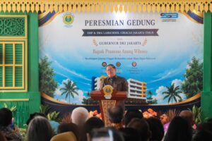 gubernur pramono anung resmikan gedung labschool ciracas